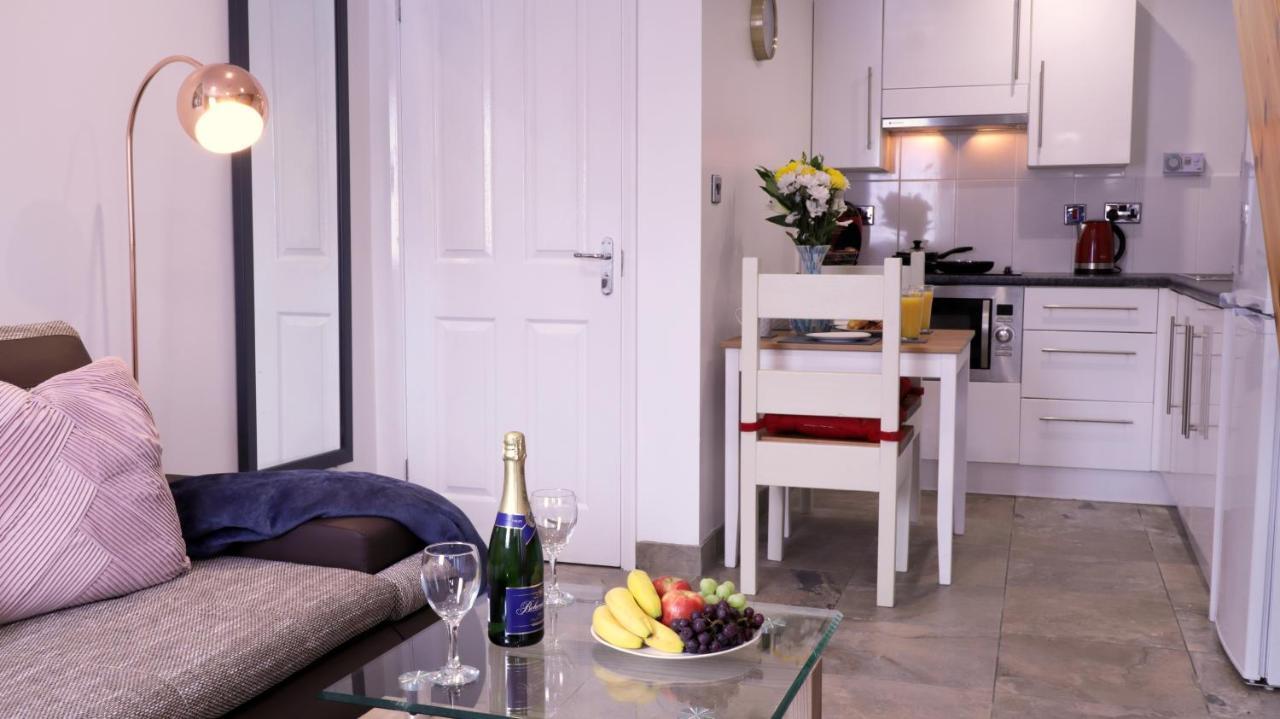 Epicsa - Family & Corporate Stay Mews Apartments With Free Parking CBG エクステリア 写真